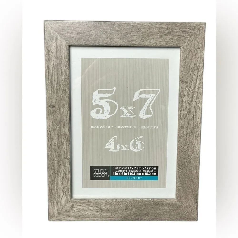 Studio Decor Gray Belmont FreeβStanding Picture Frame
